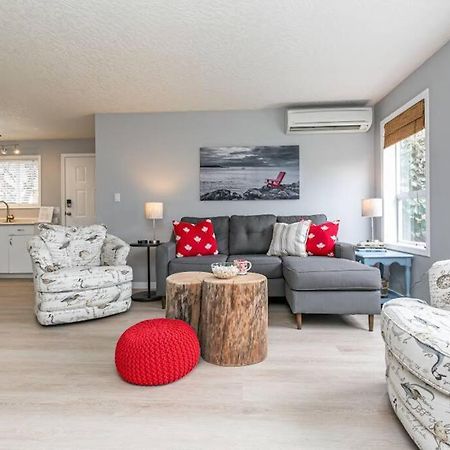 Lovely 2 Bedroom Suite Steps From The Beach Victoria Exterior photo