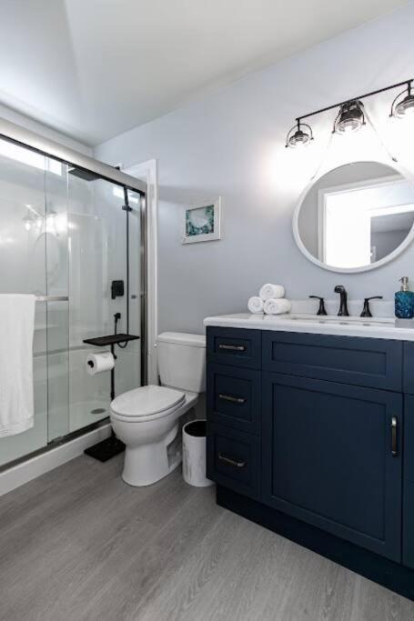 Lovely 2 Bedroom Suite Steps From The Beach Victoria Exterior photo